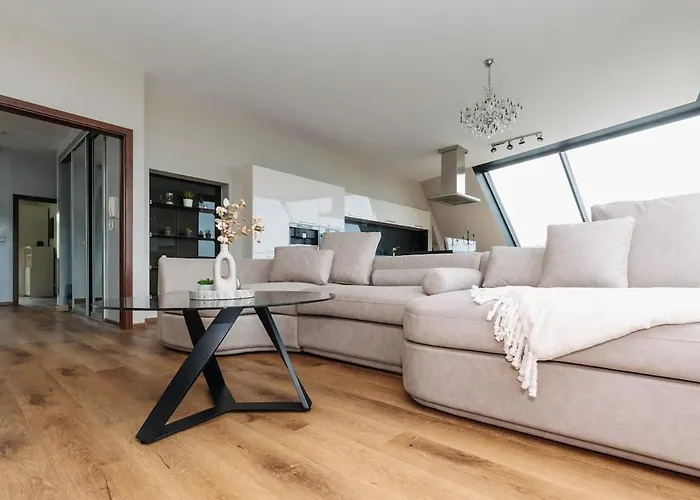 Unique Penthouse With Terrace And Exceptional View קרלובי וארי